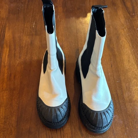 Maeve Chelsea Biker Lug Sole Black and Cream Winter Boots - Picture 2 of 7